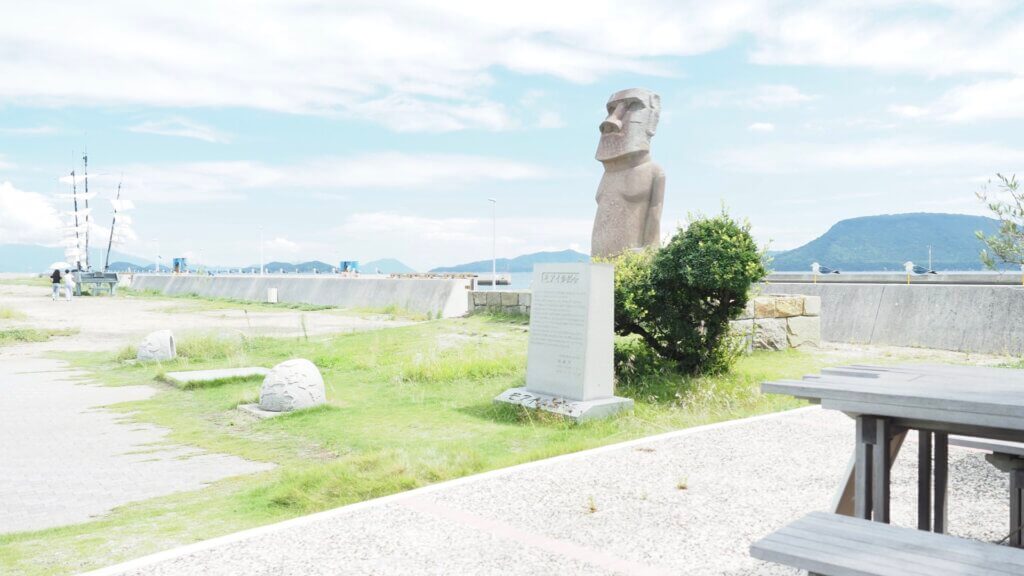 女木島のモアイ像の写真